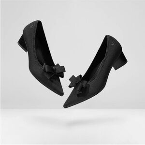 Vivaia Pointed Toe Tracy Black Chunky Heels | size 7